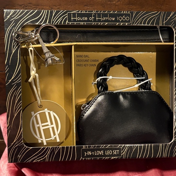 House of Harlow 1960 Handbags - House of Harlow 1960 Black Nano Purse & Paris Keychain Gift Set